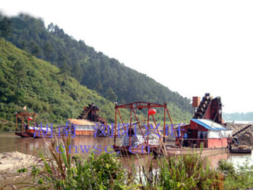 挖鐵砂、挖金兩用船