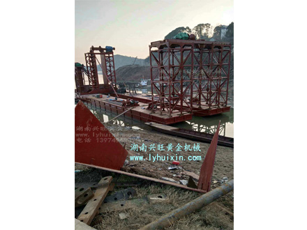 采金船海外安裝現(xiàn)場(chǎng)