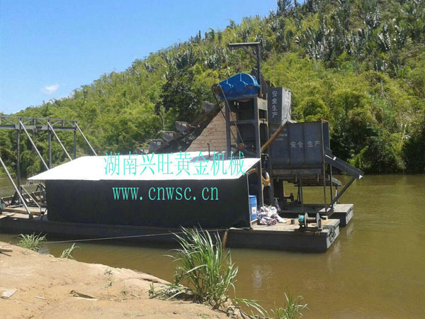 淘金設(shè)備廠家,淘金船定制,淘金船價(jià)格,湖南淘金船,瀏陽(yáng)采金船,興旺挖金船,專業(yè)采沙船,洗砂機(jī),鉆石開采